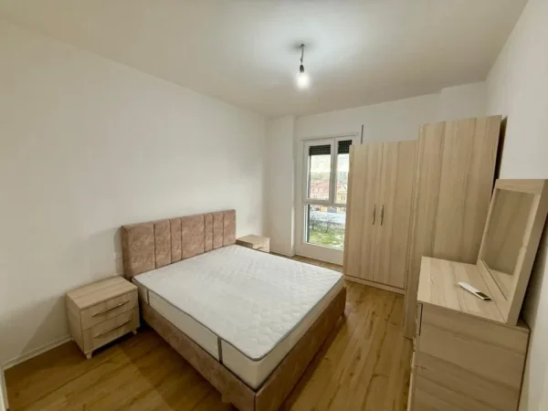 Tirane, jepet me qera apartament 2+1 Kati 2, 