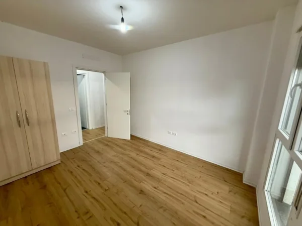 Tirane, jepet me qera apartament 2+1 Kati 2, 