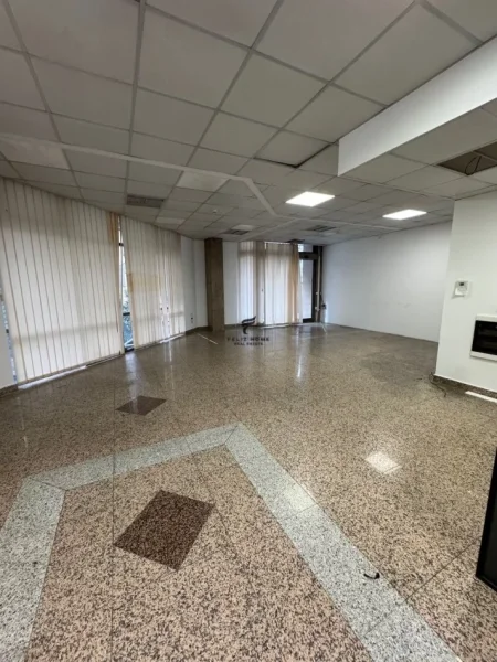 Tirane, jepet me qera zyre , 340 m² 5.100 € (BLLOKU)