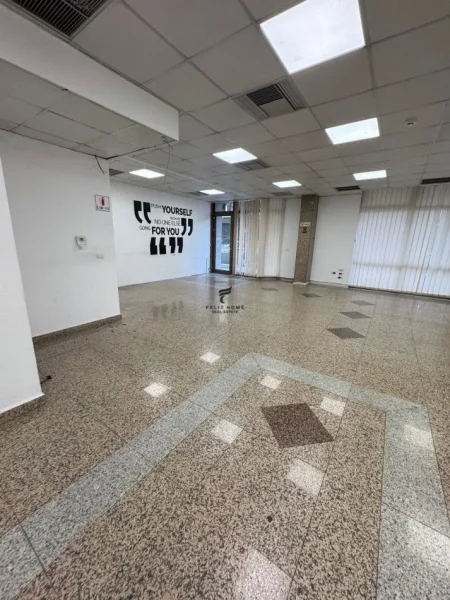 Tirane, jepet me qera zyre , 340 m² 5.100 € (BLLOKU)
