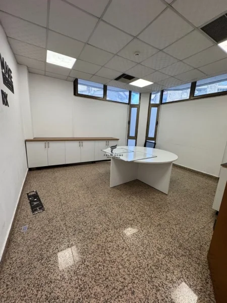 Tirane, jepet me qera zyre , 340 m² 5.100 € (BLLOKU)