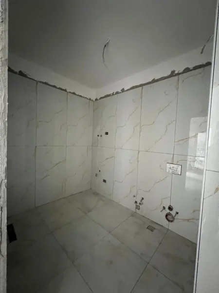 Tirane, shitet apartament 2+1+Ballkon Kati 2, 101 m² 101.890 € (paskuqan unaza e madhe)