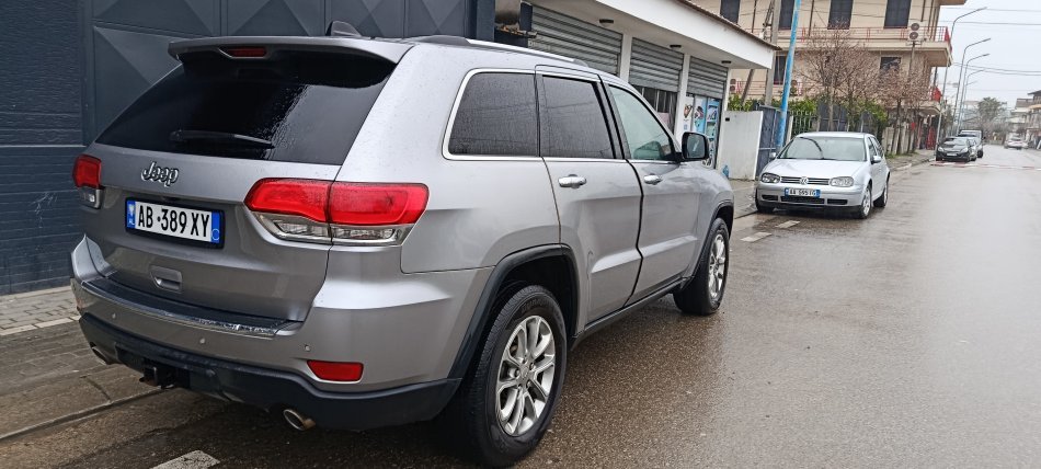 Tirane, shes SUV Grand Cherokee Limited edition 3.0L Nafte, gri e erret automatik Klima 119 km