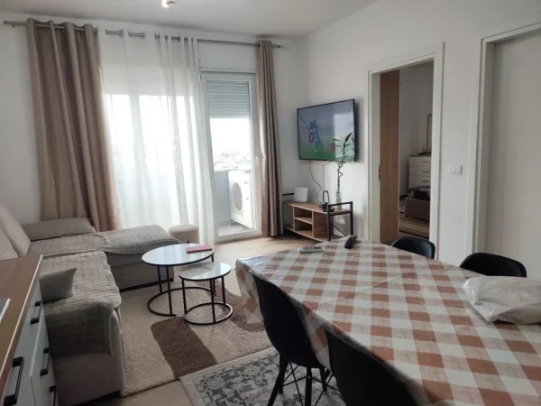 Tirane, jepet me qera apartament 2+1+Ballkon Kati 7, 70 m² 40.000 L te Reja (Tek Univers City, Tiranë)