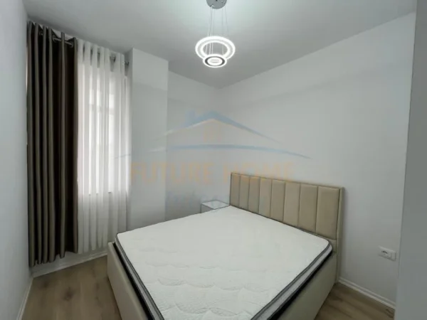 Tirane, jepet me qera apartament 1+1+Ballkon Kati 8, 52 m² 620 € (Rruga Fortuzi)