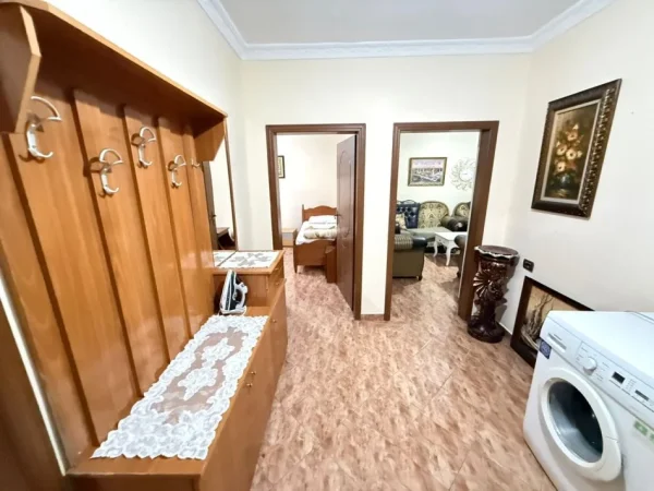 Tirane, jepet me qera apartament 3+1 Kati 2, 88 m² 520 € (Rruga Vangjel Capo)