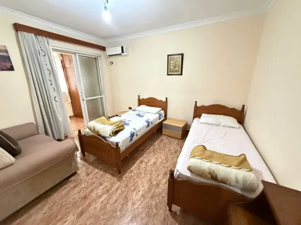Tirane, jepet me qera apartament 3+1 Kati 2, 88 m² 520 € (Rruga Vangjel Capo)