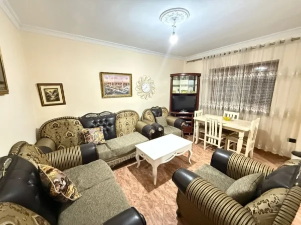 Tirane, jepet me qera apartament 3+1 Kati 2, 88 m² 520 € (Rruga Vangjel Capo)