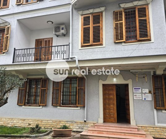 Shkoder, jepet me qera ambjent biznesi Kati 0, 80 m² (PEDONALE QENDER)