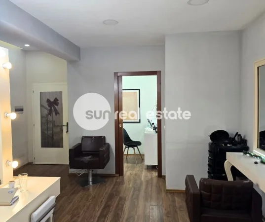Shkoder, jepet me qera ambjent biznesi Kati 0, 80 m² (PEDONALE QENDER)