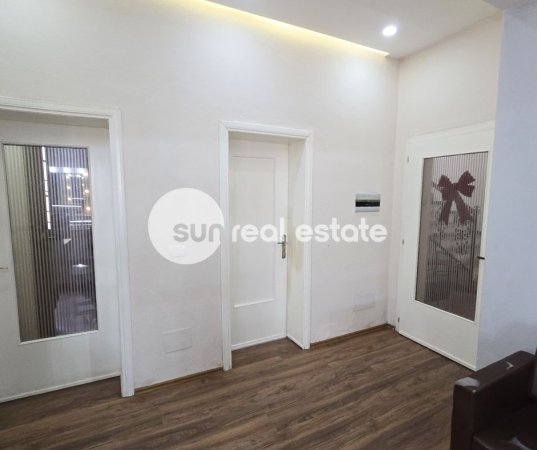 Shkoder, jepet me qera ambjent biznesi Kati 0, 80 m² (PEDONALE QENDER)