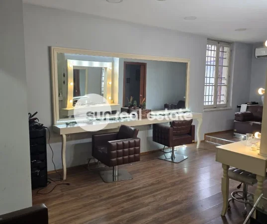 Shkoder, jepet me qera ambjent biznesi Kati 0, 80 m² (PEDONALE QENDER)