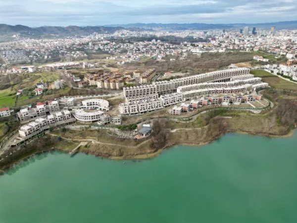 Tirane, shes Vile 3+1+Ballkon Kati 0, 188 m² 409.196 € (Liqeni Farkes)