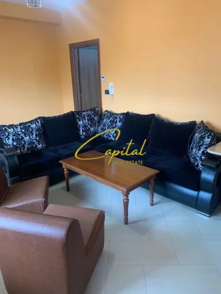 Tirane, jepet me qera apartament 2+1 Kati 2, 118 m² 500 € (ISH STACIONI TRENIT)