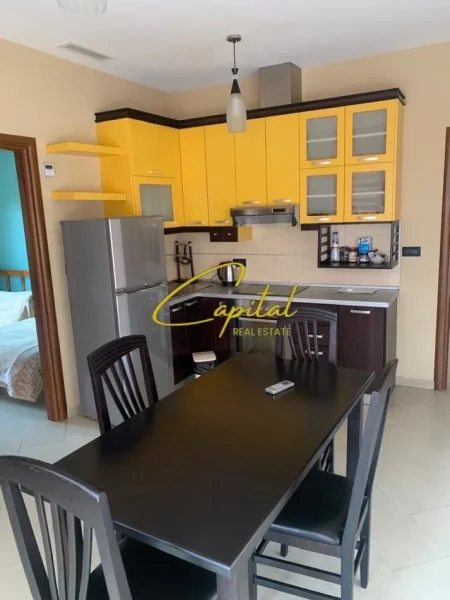Tirane, jepet me qera apartament 2+1 Kati 2, 118 m² 500 € (ISH STACIONI TRENIT)