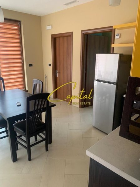 Tirane, jepet me qera apartament 2+1 Kati 2, 118 m² 500 € (ISH STACIONI TRENIT)