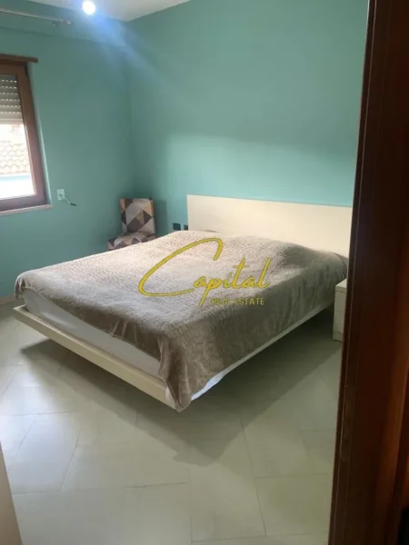 Tirane, jepet me qera apartament 2+1 Kati 2, 118 m² 500 € (ISH STACIONI TRENIT)