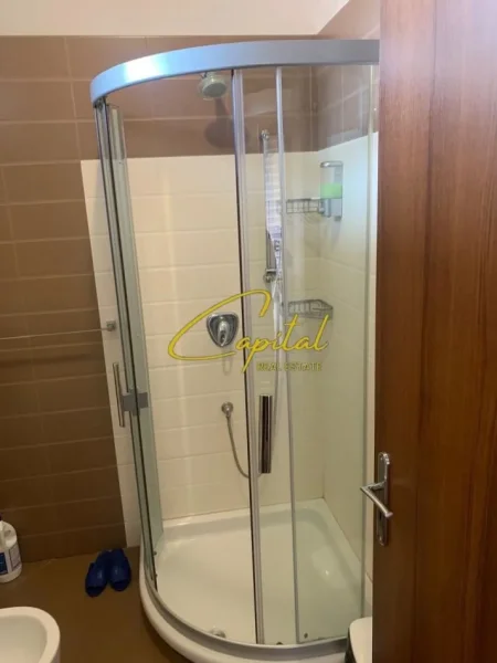 Tirane, jepet me qera apartament 2+1 Kati 2, 118 m² 500 € (ISH STACIONI TRENIT)