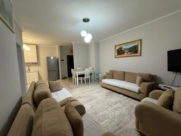 Tirane, jepet me qera apartament 2+1 Kati 1, 550 €