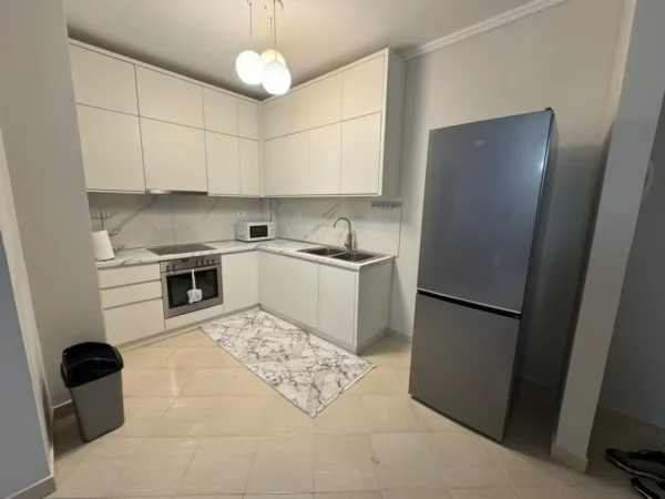 Tirane, jepet me qera apartament 2+1 Kati 1, 550 €