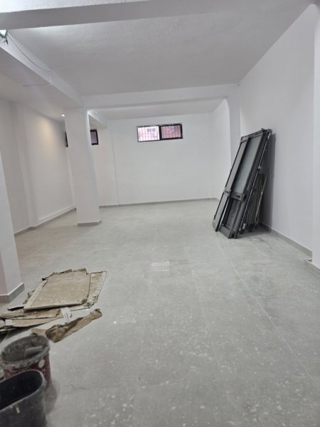 Tirane, jepet me qera Kati 0, 123 m² 750 € (21-Dhjetori)
