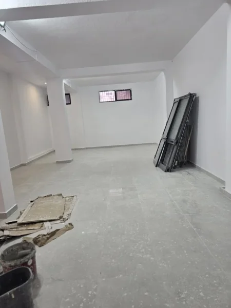 Tirane, jepet me qera Kati 0, 123 m² 750 € (21-Dhjetori)