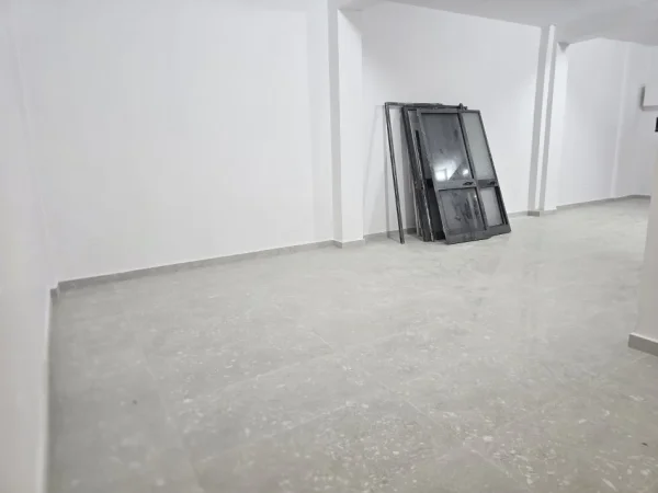 Tirane, jepet me qera Kati 0, 123 m² 750 € (21-Dhjetori)
