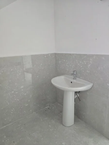 Tirane, jepet me qera Kati 0, 123 m² 750 € (21-Dhjetori)