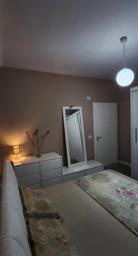 Tirane, jepet me qera apartament 1+1 Kati 3, 78 m² 850 € (MYSLYM SHYRI)