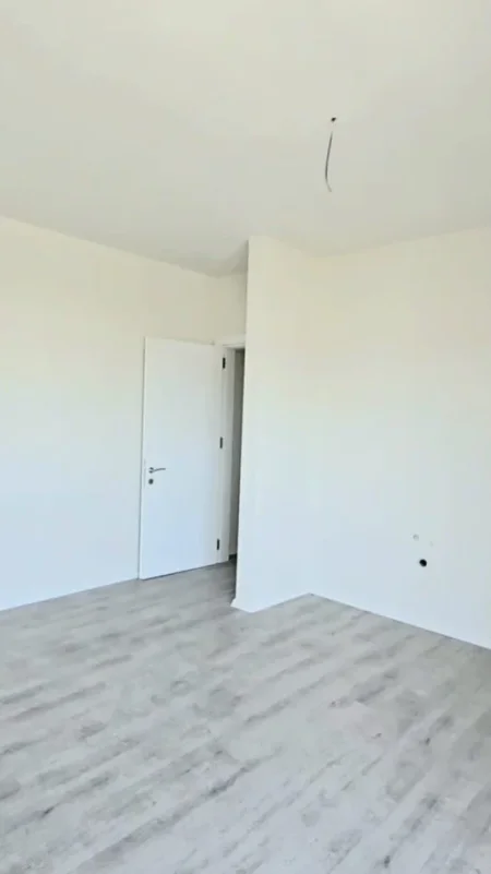 Tirane, jepet me qera apartament 3+1 Kati 7, 117 m² 550 € (Univers City)