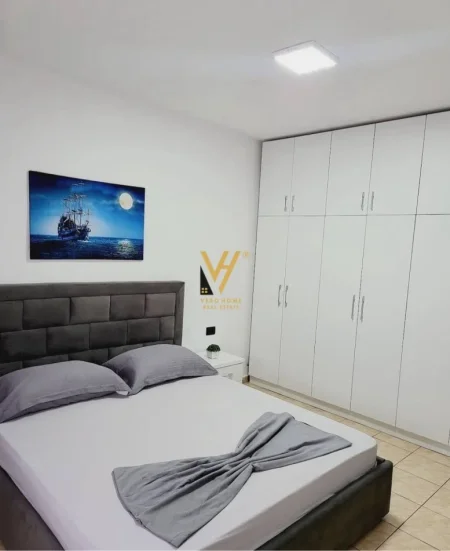 Tirane, jepet me qera apartament 1+1+Ballkon Kati 2, 60 m² 650 € (PAZARI I RI)