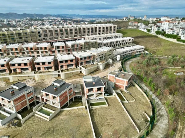 Tirane, shes Vile 3+1+Ballkon Kati 0, 247 m² 522.246 € (Liqeni Farkes)