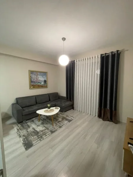 Tirane, jepet me qera apartament 1+1 Kati 3, 72 m² 600 € (PORCELAN)