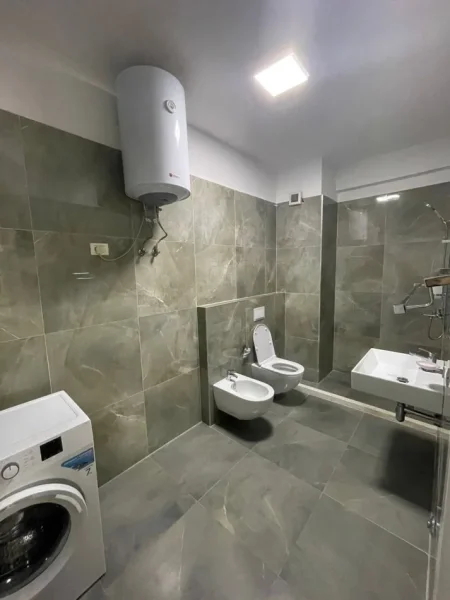 Tirane, jepet me qera apartament 1+1 Kati 3, 72 m² 600 € (PORCELAN)