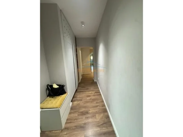 Tirane, shitet apartament 3+1 Kati 4, 109 m² 240.000 € (21 Dhjetori)