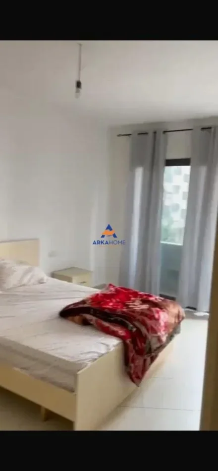 Tirane, jepet me qera apartament 2+1+Ballkon Kati 1, 115 m² 520 € 