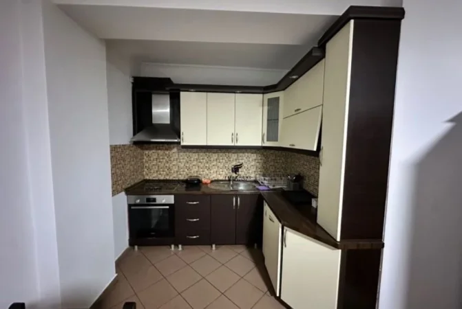 Tirane, jepet me qera apartament 2+1 Kati 2, 90 m² 720 € (ISH GARDA)