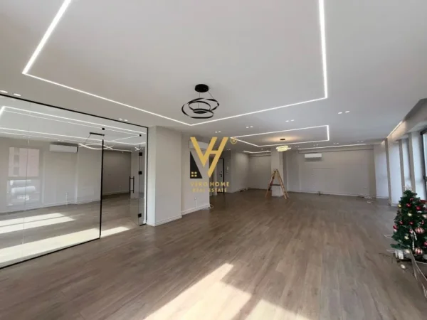 Tirane, jepet me qera ZYRE Kati 2, 185 m² 2.500 € RRUGA E KAVAJES , PRAN GARDEN BUILDING