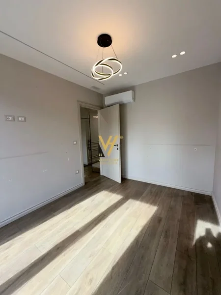 Tirane, jepet me qera ZYRE Kati 2, 185 m² 2.500 € RRUGA E KAVAJES , PRAN GARDEN BUILDING