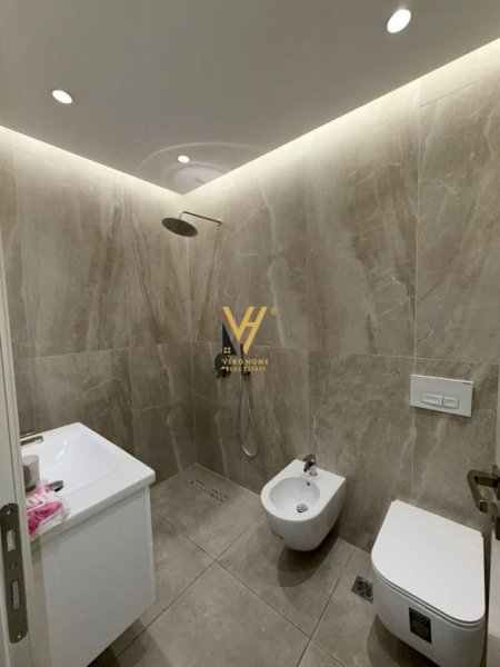 Tirane, jepet me qera ambjent biznesi Kati 2, 200 m² 3.000 € (GARDEN BUILDING)