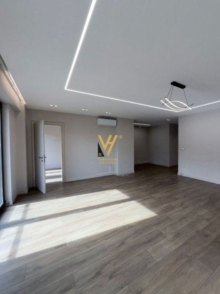 Tirane, jepet me qera ambjent biznesi Kati 2, 200 m² 3.000 € (GARDEN BUILDING)