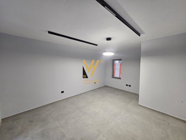 Tirane, jepet me qera ambjent biznesi Kati 0, 24 m² 500 € (RRUGA HIM KOLLI)
