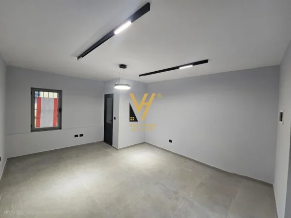 Tirane, jepet me qera ambjent biznesi Kati 0, 24 m² 500 € (RRUGA HIM KOLLI)