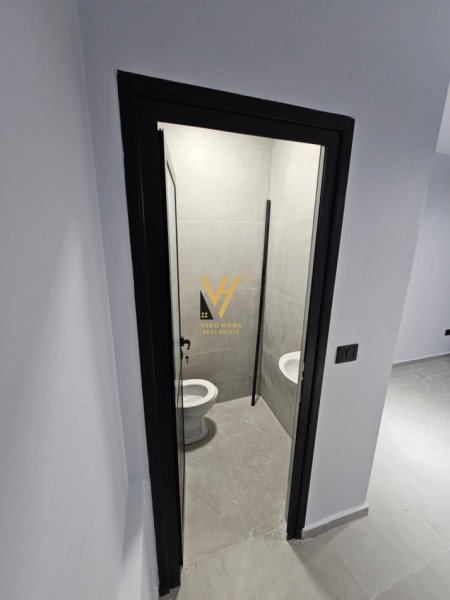 Tirane, jepet me qera ambjent biznesi Kati 0, 24 m² 500 € (RRUGA HIM KOLLI)