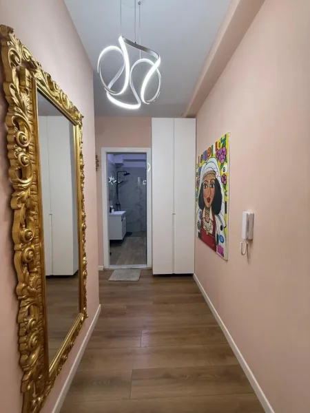 Tirane, jepet me qera apartament 1+1+Ballkon Kati 1, 70 m² 750 € (Rruga e Barrikadave)