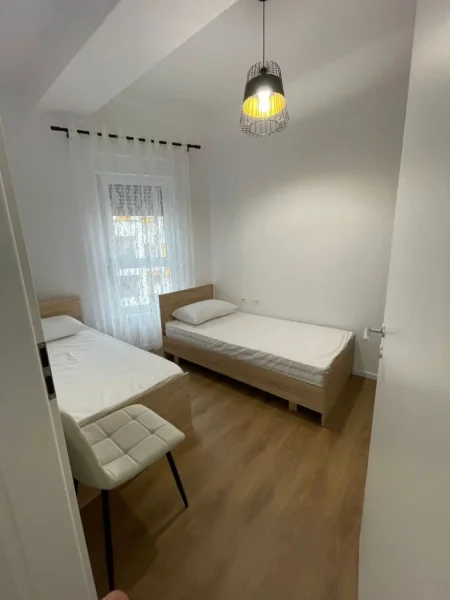 Tirane, jepet me qera apartament 2+1 Kati 5,