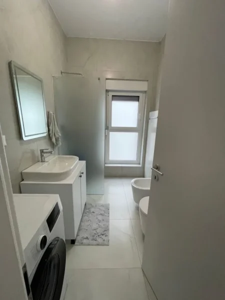 Tirane, jepet me qera apartament 2+1 Kati 5,