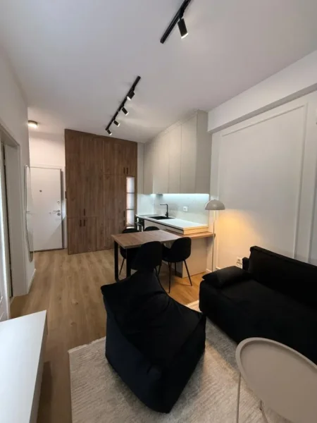 Tirane, jepet me qera apartament 1+1 Kati 7, 50 m² 500 € (Kompleksi Kadiu)