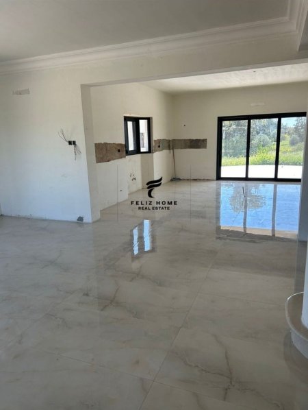 Tirane, jepet me qera ambjent biznesi , 360 m² 7.500 € (STACIONI I TRENIT)