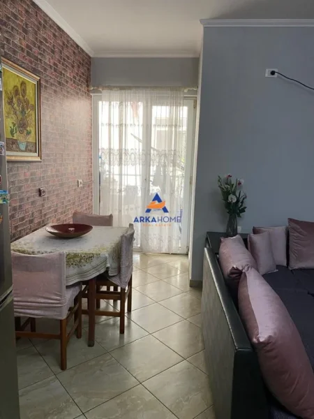 Tirane, shitet apartament 2+1+Ballkon Kati 5, 94 m² 160.000 € 